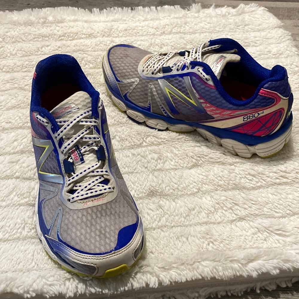 New Balance Woman’s 880v8 Running Sneakers